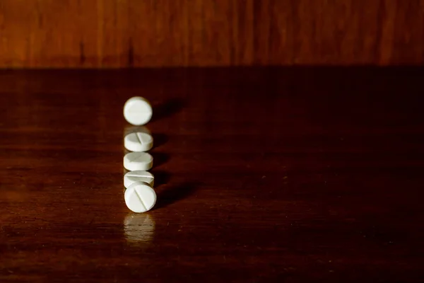 Simple Pile White Pills Medicines Pills Stacked Brown Background Medical — Zdjęcie stockowe