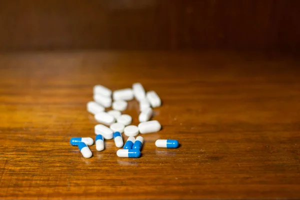 Simple Pile White Blue Pills Medicines Pills Stacked Brown Background — стоковое фото
