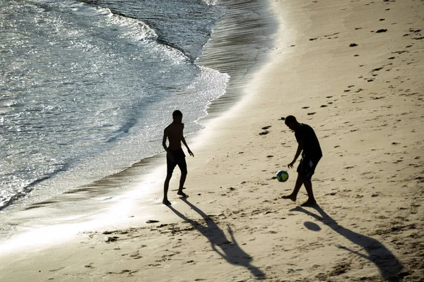 Salvador Bahia Brazil November 2021 Two Young Men Playing Beach — Stockfoto