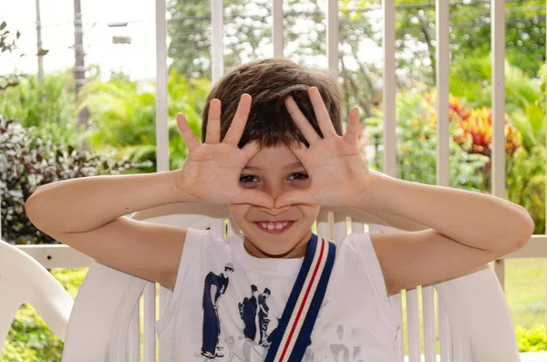Portrait Cheerful Boy Counts Trees Background Concept Joy Fun — Stockfoto