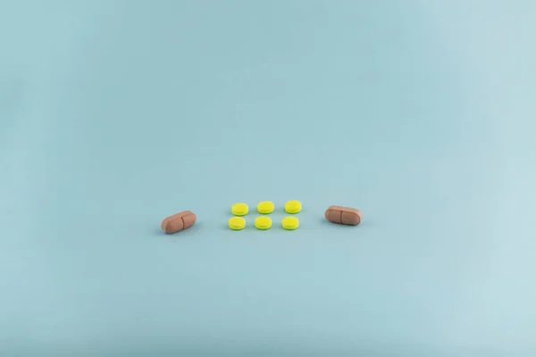 Simple Pile Yellow Brown Pills Medicines Pills Stacked Blue Background — Photo