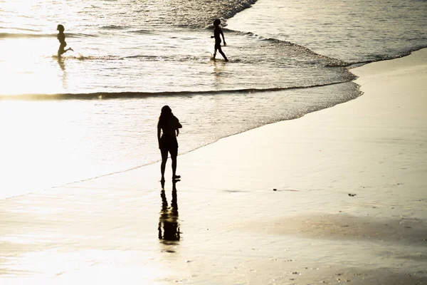 ลวาดอร บาเฮ บราซ พฤศจ กายน 2021 คนเด นบนทรายของหาดร เวอร เมลโฮในซ — ภาพถ่ายสต็อก