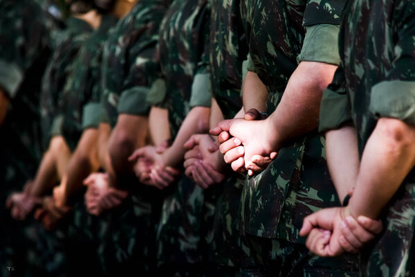 Сальвадор, Баия, Бразилия - 7 сентября 2016 года: солдаты бразильской армии во время военного парада в честь независимости Бразилии в городе Сальвадор, Баия.