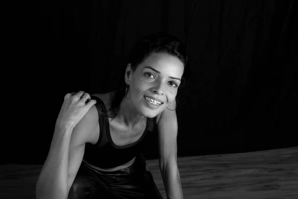 Studio Portrait Black White Young Woman Black Shirt Smiling Camera — ストック写真