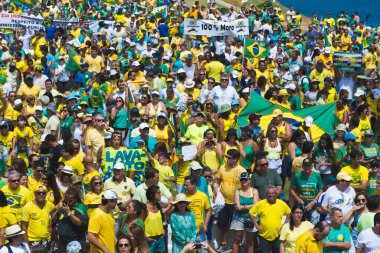 Salvador, Bahia, Brezilya - 13 Mart 2016: Brezilya Cumhurbaşkanı Dilma Rousseff hükümetini protesto eden Brezilyalılar.