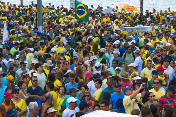 ブラジル バヒア州サルバドール 2016年3月13日 ブラジルのディルマ ルセフ大統領に抗議するブラジル人がファロル バラで抗議 — ストック写真