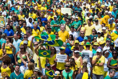 Salvador, Bahia, Brezilya - 13 Mart 2016: Brezilya Cumhurbaşkanı Dilma Rousseff hükümetini protesto eden Brezilyalılar.