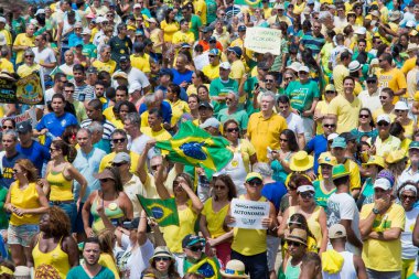 Salvador, Bahia, Brezilya - 13 Mart 2016: Brezilya Cumhurbaşkanı Dilma Rousseff hükümetini protesto eden Brezilyalılar.
