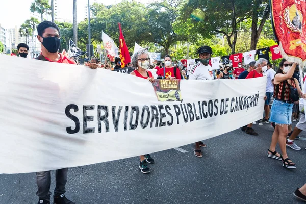 ブラジルのバヒア州サルバドール 2021年11月20日 ブラジル人は バヒアのサルバドール市のJair Bolsonaro大統領に対して言葉でバナーやポスターで抗議します — ストック写真
