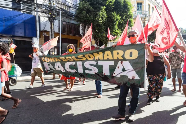 巴西巴伊亚州萨尔瓦多市 2021年11月20日 巴西人在巴伊亚州巴伊亚州巴伊亚州的巴伊亚州市用标语和海报抗议总统亚尔 博尔索纳罗的政府 — 图库照片