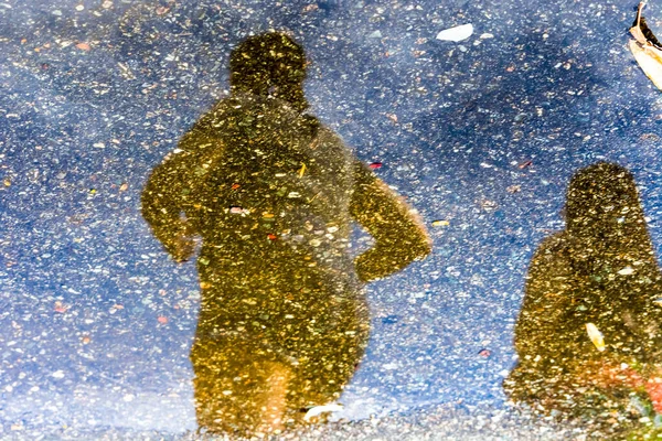 Reflection Puddle Silhouette Two Unidentified People Salvador Brazil — Stock Photo, Image