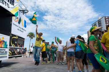 Salvador, Bahia, Brezilya - 13 Mart 2016: Brezilya Cumhurbaşkanı Dilma Rousseff hükümetini protesto eden Brezilyalılar.