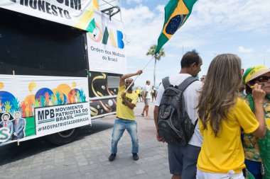 Salvador, Bahia, Brezilya - 13 Mart 2016: Brezilya Cumhurbaşkanı Dilma Rousseff hükümetini protesto eden Brezilyalılar.