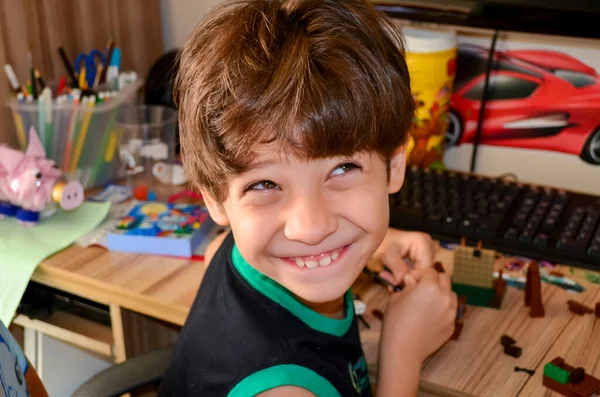 Šťastné Dítě Šklebí Kameru Šťastné Dětství Salvador Brazílie — Stock fotografie