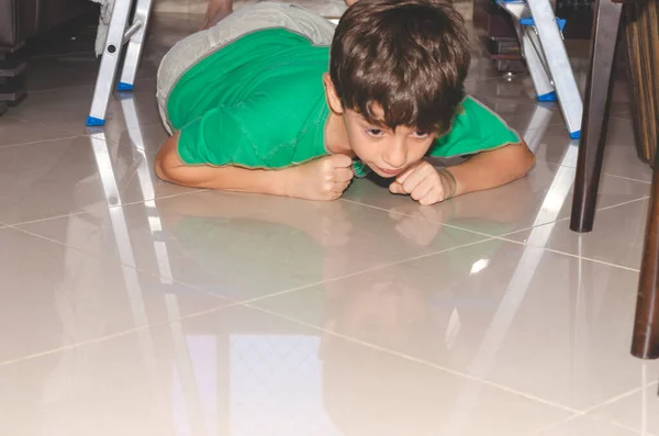 Portrait Enfant Jouant Bas Sur Une Échelle Compétence Maison Salvador — Photo