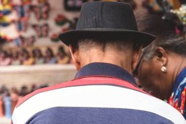 Nazare, Bahia, Brezilya - 23 Mart 2016: Caxixis fuarında sergilenen insan ve esnaf seramikleri. Nazare das Farinhas şehri, Brezilya.