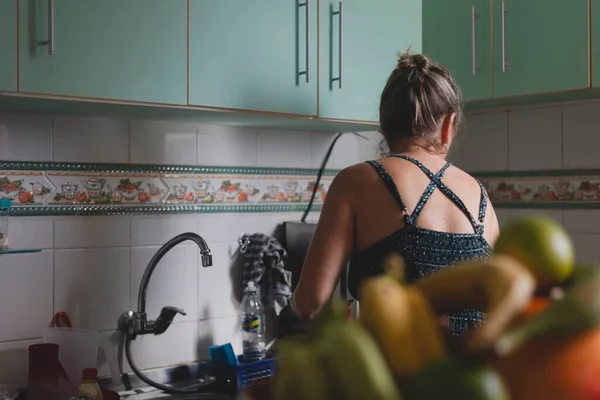 Caucasian Woman Her Back Her Cooking Kitchen Salvador Bahia Brazil — Stockfoto