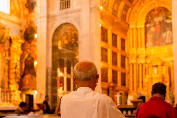 Сальвадор Баия Бразилия Июня 2022 Года Католики Священники Молятся Внутри — стоковое фото