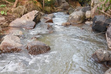 Vadideki doğal şelale