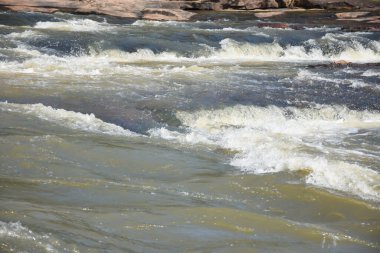Vadideki doğal şelale