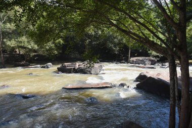 Vadideki doğal şelale