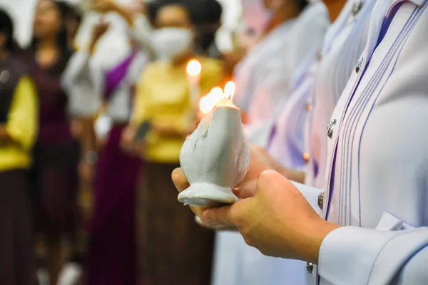 Eine Krankenschwester Hält Eine Kerze Der Hand Den Letzten Tag — Stockfoto