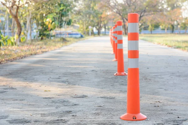 Linea Pali Stradali Arancioni Bianchi Sulle Strade Scolastiche Sicurezza Degli — Foto Stock