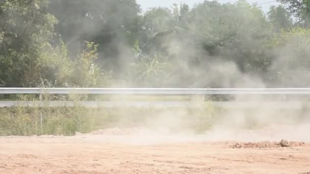 Μια Μεγάλη Ποσότητα Σκόνης Παράγεται Από Λειτουργία Του Κάδου — Αρχείο Βίντεο