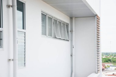 ticari bina pencereleri cam penceresi