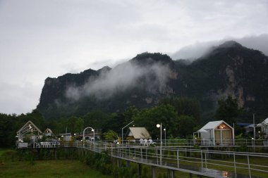 Dağın tepesinden manzara