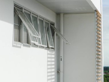 ticari bina pencereleri cam penceresi