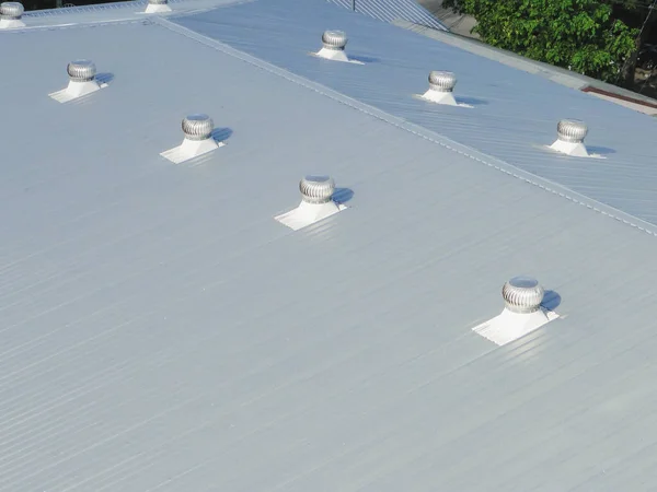 Beautiful Gray Metal Sheet Roof Commercial Construction — Stock Photo, Image