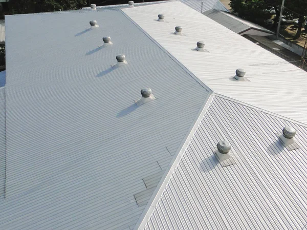 Beautiful Gray Metal Sheet Roof Commercial Construction — Stock Photo, Image