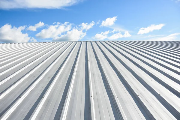 Metalen Dakbedekking Commerciële Constructie Met Blauwe Lucht — Stockfoto