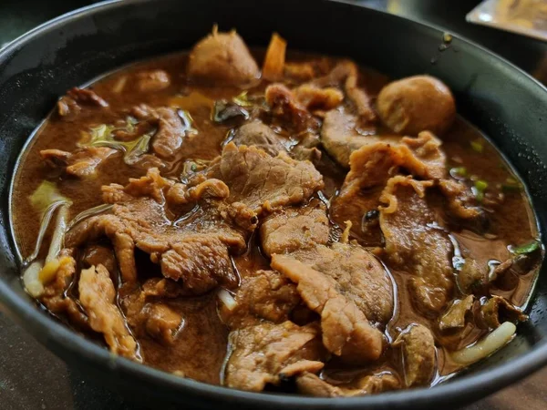 Corned Beef Filet Mit Eingedickten Und Fleischbällchen Suppen Einer Tasse — Stockfoto