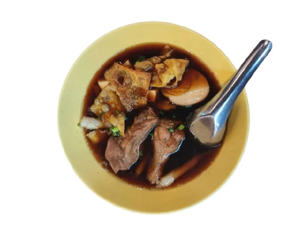 Gekochte Chinesische Nudeln Mit Schwarzer Suppe Einer Schüssel Auf Dem — Stockfoto