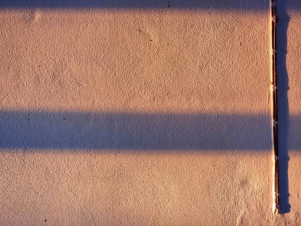 Soyut Gölge Çizgili Doğal Güneş Işığı Arkaplanı Duvardan Duvara Mimari — Stok fotoğraf