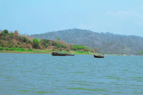 Bellissimo Lago Kaptai Rangamati Bangladesh Barche Legno Sull Acqua Circondate — Foto Stock