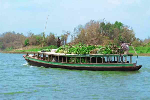 Boat Loaded Fruits Vegetables Deliver Them Vegetable Traders All Country Imagens Royalty-Free