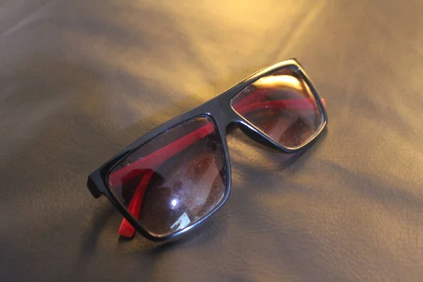Foto Glasögon Med Röda Handtag Snygga Glasögon Mode Tillbehör Koncept — Stockfoto