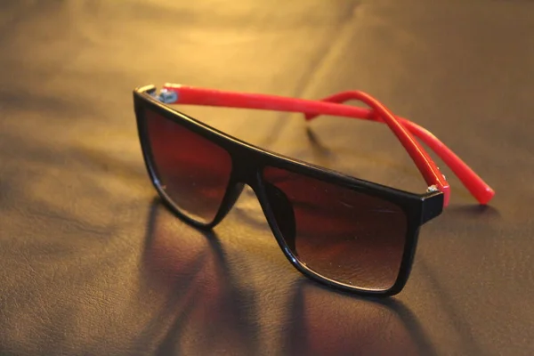 Fotografie Brýlí Červenými Rukojetěmi Stylové Brýle Módní Doplňky Koncept Černém — Stock fotografie