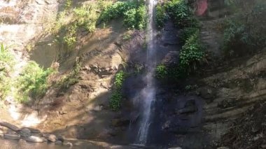 Tepe ormanından Büyük Şelale geliyor