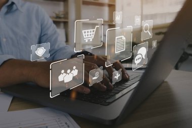 BNPL-Buy Now Pay 'in online alışveriş ikonu. İş adamları BNPL Online alışverişine bilgisayar kullanıyor. Teslimattan sonra ödeme.