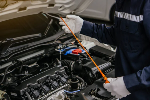 Mechanic Man Checking Car Engine Oil Car Garage Car Service — Stok fotoğraf