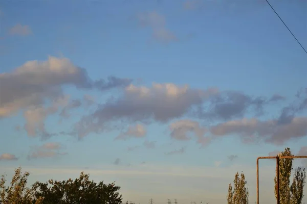 Piękne Błękitne Niebo Jesienią — Zdjęcie stockowe