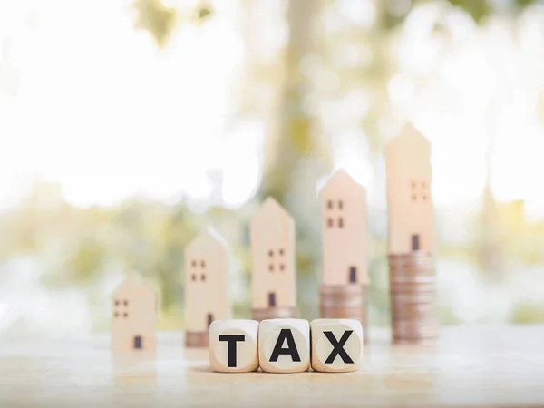 Blocos Madeira Com Palavra Tax Conceito Pagar Imposto Por Casa — Fotografia de Stock