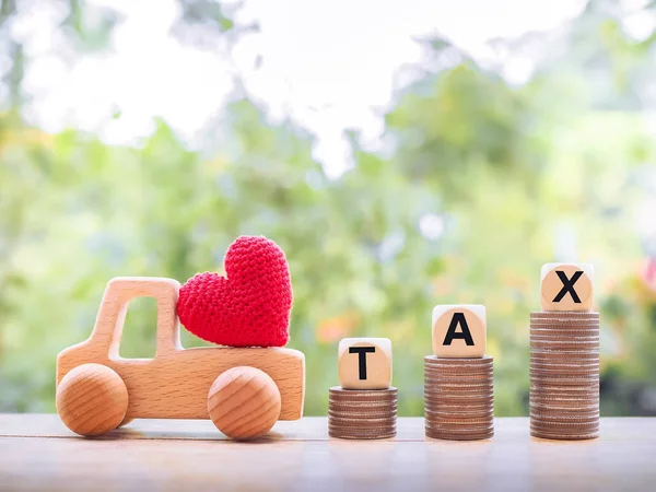 Coração Vermelho Carro Brinquedo Madeira Blocos Madeira Com Palavra Tax — Fotografia de Stock