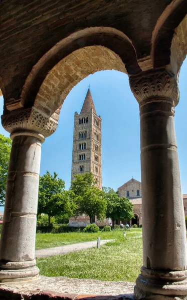 View Bell Tower Arch Cloister Pomposa Abbey — Zdjęcie stockowe