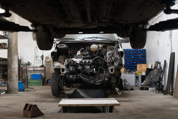 Mécanicien Automobile Travaillant Dans Garage Service Réparation — Photo