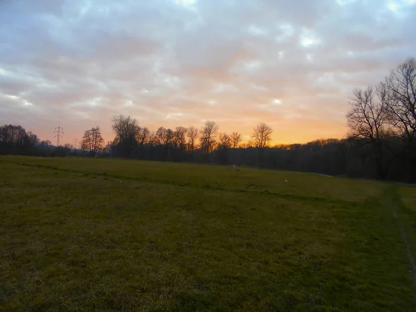 Red Blush Dawn Cloudy Snowless Winter Evening Large Meadow Bare — Stock Photo, Image